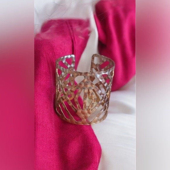 𝅺Gold Cuff Bracelet Open Weave Asymmetry Beautiful Contemporary look NEW NWT - Picture 3 of 7